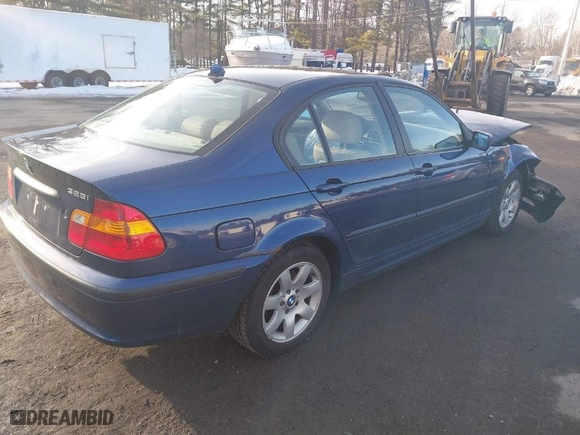 2005 BMW 3 Series 325i with VIN WBAAZ33495KW78135, listed as a IAAI auction lot 41686061 with NaN miles. Bid and sale history available at carsss.com. Image 4.
