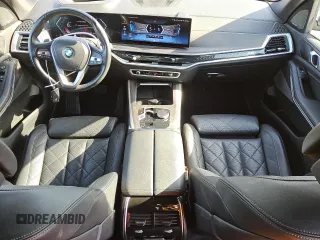2024 BMW X5 xDrive40i z VIN 5UX23EU06R9T35813, wystawiony jako Copart lot #57442245 z przebiegiem 41 072 mil mil oraz Tytuł czysty. Historia ofert i sprzedaży dostępna na DreamBid. Obrazek 8.