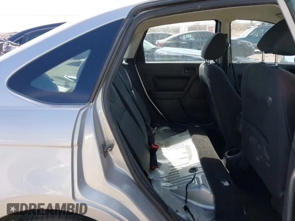2009 Ford Focus SE z VIN 1FAHP35N99W173410, wystawiony jako IAAI lot #41648274 z przebiegiem 168 767 mil mil oraz . Historia ofert i sprzedaży dostępna na DreamBid. Obrazek 8.