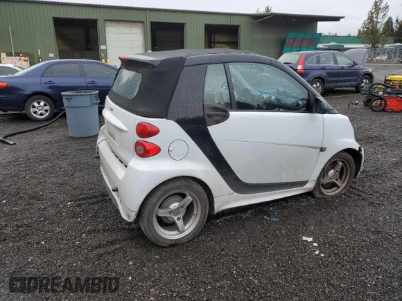 2013 Smart fortwo Passion z VIN WMEEK3BAXDK659870, wystawiony jako Copart lot #86387504 z przebiegiem 72 638 mil mil oraz Szkoda całkowita • Salvage title. Historia ofert i sprzedaży dostępna na DreamBid. Obrazek 3.