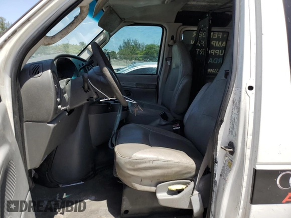 2006 Ford Econoline Cargo z VIN 1FTNS24W26HB39289, wystawiony jako Copart lot #57409025 z przebiegiem Nie podano mil oraz Czysty tytuł • Clean title. Historia ofert i sprzedaży dostępna na DreamBid. Obrazek 7.
