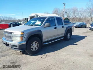 2005 Chevrolet Colorado 1SC LS Z85 with VIN 1GCDT136558285267, listed as a IAAI auction lot 41935351 with 263,520 mi miles. Bid and sale history available at carsss.com. Image 2.