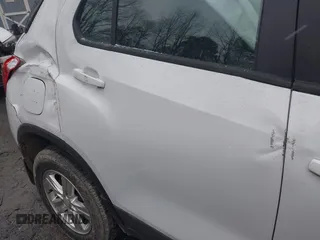 2018 Chevrolet Trax LS with VIN 3GNCJNSB9JL283743, listed as a IAAI auction lot 41569737 with 35,337 mi miles and . Bid and sale history available at DreamBid. Image 19.