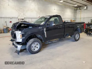 2024 Ford F-250 XL z VIN 1FTBF2BAXRED16613, wystawiony jako Copart lot #50035015 z przebiegiem 3227 mil mil oraz Szkody całkowita. Historia ofert i sprzedaży dostępna na DreamBid. Obrazek 1.