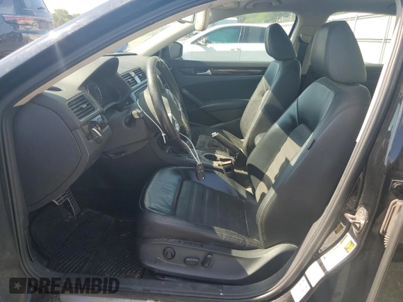 2015 Volkswagen Passat SEL Premium with VIN 1VWCT7A32FC120814, listed as a Copart auction lot 65181865 with 237,031 mi miles and Clean title. Bid and sale history available at DreamBid. Image 7.