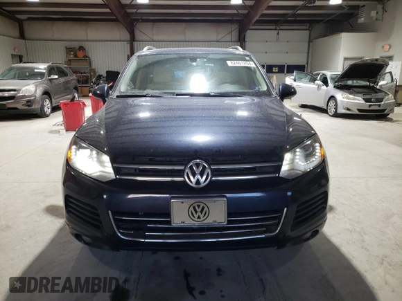 2012 Volkswagen Touareg Exec with VIN WVGEF9BP4CD011773, listed as a Copart auction lot 82461264 with 230,231 mi miles and Clean Title. Bid and sale history available at DreamBid. Image 5.