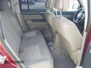 2014 Jeep Patriot Latitude z VIN 1C4NJPFB1ED859456, wystawiony jako IAAI lot #42471828 z przebiegiem 66 233 mil mil oraz . Historia ofert i sprzedaży dostępna na DreamBid. Obrazek 8.