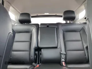 2023 GMC Terrain SLT z VIN 3GKALPEG0PL165445, wystawiony jako Copart lot #54266665 z przebiegiem 64 596 mil mil oraz Czysty tytuł • Clean title. Historia ofert i sprzedaży dostępna na DreamBid. Obrazek 10.