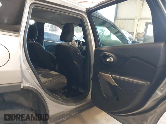 2018 Jeep Cherokee Latitude with VIN 1C4PJMCB7JD539368, listed as a IAAI auction lot 41525131 with Not Provided miles. Bid and sale history available at carsss.com. Image 8.