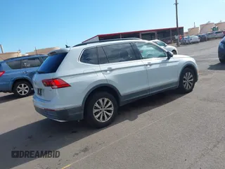 2018 Volkswagen Tiguan SEL z VIN 3VV3B7AX7JM126402, wystawiony jako IAAI lot #42046690 z przebiegiem 54 790 mil mil oraz . Historia ofert i sprzedaży dostępna na DreamBid. Obrazek 4.
