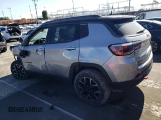 2019 Jeep Compass Trailhawk z VIN 3C4NJDDB7KT661987, wystawiony jako Copart lot #56064785 z przebiegiem Nie podano mil oraz Szkoda całkowita • Salvage title. Historia ofert i sprzedaży dostępna na DreamBid. Obrazek 2.