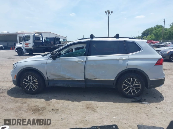2018 Volkswagen Tiguan SEL with VIN 3VV3B7AX4JM201878, listed as a IAAI auction lot 42083809 with 115,956 mi miles and . Bid and sale history available at DreamBid. Image 15.