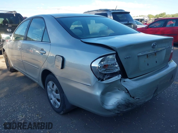 2004 Toyota Camry LE z VIN JTDBE32K040263783, wystawiony jako IAAI lot #42066013 z przebiegiem 204 531 mil mil oraz . Historia ofert i sprzedaży dostępna na DreamBid. Obrazek 3.