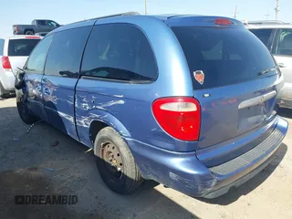 2007 Chrysler Town & Country LWB LX with VIN 2A4GP44R17R266406, listed as a IAAI auction lot 42033861 with 153,870 mi miles. Bid and sale history available at carsss.com. Image 3.