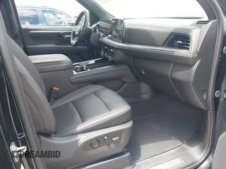 2025 Chevrolet Suburban Z71 z VIN 1GNS6DRD3SR228259, wystawiony jako IAAI lot #42381761 z przebiegiem 3 891 mil mil oraz . Historia ofert i sprzedaży dostępna na DreamBid. Obrazek 5.