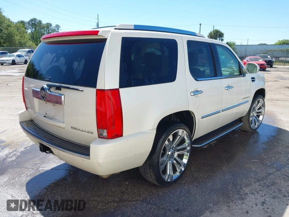 2008 Cadillac Escalade with VIN 1GYEC63888R120115, listed as a IAAI auction lot 41806284 with 233,756 mi miles. Bid and sale history available at carsss.com. Image 4.
