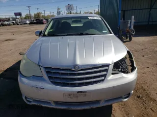 2009 Chrysler Sebring Touring z VIN 1C3LC56BX9N543421, wystawiony jako Copart lot #54342175 z przebiegiem 230 497 mil mil oraz Szkody całkowita. Historia ofert i sprzedaży dostępna na DreamBid. Obrazek 5.