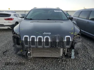 2017 Jeep Cherokee Latitude with VIN 1C4PJMCS2HW637562, listed as a Copart auction lot 88720035 with 88,406 mi miles and Salvage Title. Bid and sale history available at DreamBid. Image 5.