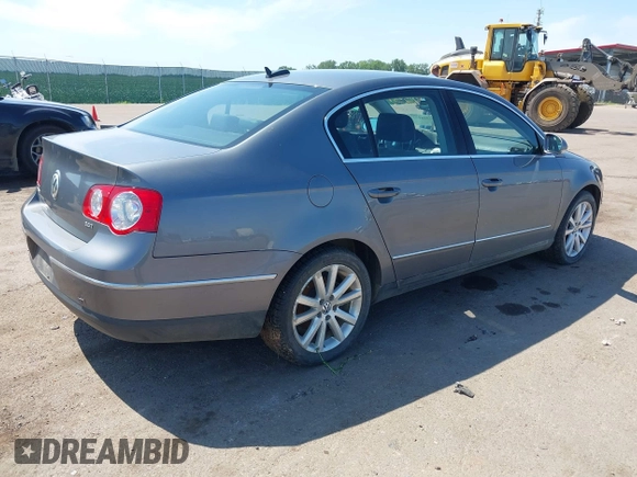 2006 Volkswagen Passat Lux z VIN WVWEK93C66E032649, wystawiony jako IAAI lot #42516172 z przebiegiem 215 070 mil mil oraz . Historia ofert i sprzedaży dostępna na DreamBid. Obrazek 4.