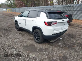 2022 Jeep Compass Latitude with VIN 3C4NJDBB5NT184919, listed as a IAAI auction lot 41044815 with 17,654 mi miles and . Bid and sale history available at DreamBid. Image 3.