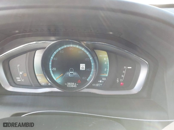 2015 Volvo XC60 T6 Platinum with VIN YV4902RM4F2733932, listed as a IAAI auction lot 41321986 with 103,845 mi miles. Bid and sale history available at carsss.com. Image 7.