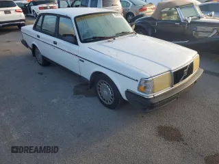 1991 Volvo 240 z VIN YV1AA8844M1441146, wystawiony jako Copart lot #75018744 z przebiegiem 159 330 mil mil oraz Nie do naprawy. Historia ofert i sprzedaży dostępna na DreamBid. Obrazek 4.