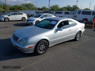 2001 Mercedes-Benz CLK-Class with VIN WDBLJ65G11F177186, listed as a IAAI auction lot 41583912 with 1 mi miles. Bid and sale history available at carsss.com. Image 2.