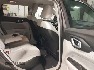 2022 Jeep Compass Latitude z VIN 3C4NJCBB1NT228814, wystawiony jako IAAI lot #41420501 z przebiegiem 36 993 mil mil oraz . Historia ofert i sprzedaży dostępna na DreamBid. Obrazek 8.