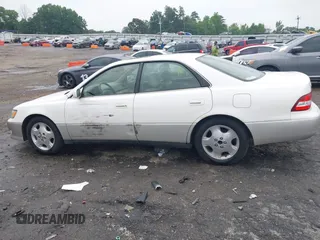 2001 Lexus ES 300 z VIN JT8BF28G410307451, wystawiony jako IAAI lot #42369871 z przebiegiem 290 620 mil mil oraz . Historia ofert i sprzedaży dostępna na DreamBid. Obrazek 14.