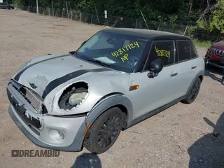 2015 MINI Hardtop 4 Door с VIN WMWXS5C51FT828981, выставлен на аукционе IAAI как лот 42817124 с пробегом 31 894 миль миль и . История ставок и продаж доступна на DreamBid. Изображение 2.