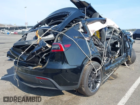 2024 Tesla Model Y Long Range with VIN 7SAYGDEE4RF149894, listed as a IAAI auction lot 41771185 with Not Provided miles and . Bid and sale history available at DreamBid. Image 4.