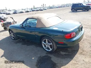 2001 Mazda MX-5 Miata z VIN JM1NB353110214307, wystawiony jako IAAI lot #42407414 z przebiegiem 158 400 mil mil oraz . Historia ofert i sprzedaży dostępna na DreamBid. Obrazek 3.