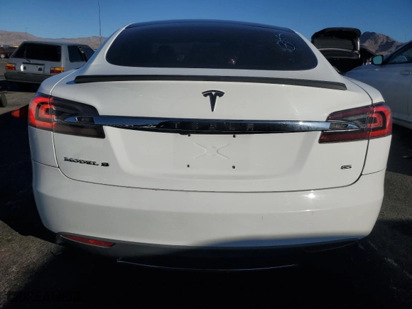 2013 Tesla Model S with VIN 5YJSA1CNXDFP11442, listed as a Copart auction lot 46593475 with 0 miles and Salvage Title. Bid and sale history available at carsss.com. Image 6.