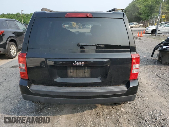 2013 Jeep Patriot Sport z VIN 1C4NJPBA0DD245848, wystawiony jako Copart lot #60368145 z przebiegiem 97 920 mil mil oraz Czysty tytuł • Clean title. Historia ofert i sprzedaży dostępna na DreamBid. Obrazek 6.