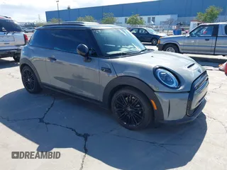 2022 MINI Hardtop Cooper SE with VIN WMW13DJ05N2R39137, listed as a IAAI auction lot 41798315 with 15,913 mi miles and . Bid and sale history available at DreamBid. Image 1.