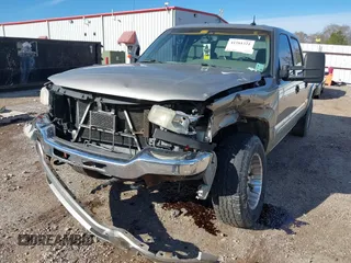 2003 GMC Sierra 1500HD SLE z VIN 1GTGK13U43F230834, wystawiony jako IAAI lot #41281221 z przebiegiem 213 362 mil mil oraz . Historia ofert i sprzedaży dostępna na DreamBid. Obrazek 12.