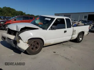 2001 GMC Sonoma SLS w/1SG Pkg with VIN 1GTCS19W518224890, listed as a Copart auction lot 69798054 with 200,891 mi miles and Salvage Title. Bid and sale history available at carsss.com. Image 1.