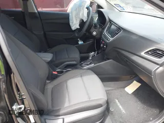 2018 Hyundai Accent SE z VIN 3KPC24A31JE010519, wystawiony jako IAAI lot #42241964 z przebiegiem 18 394 mil mil oraz . Historia ofert i sprzedaży dostępna na DreamBid. Obrazek 5.