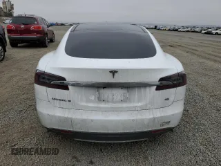 2013 Tesla Model S z VIN 5YJSA1DNXDFP21418, wystawiony jako Copart lot #59131655 z przebiegiem 106 428 mil mil oraz Szkoda całkowita • Salvage title. Historia ofert i sprzedaży dostępna na DreamBid. Obrazek 6.