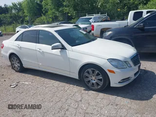 2013 Mercedes-Benz E 350 Luxury z VIN WDDHF5KB9DA733604, wystawiony jako IAAI lot #42514039 z przebiegiem 131 047 mil mil oraz . Historia ofert i sprzedaży dostępna na DreamBid. Obrazek 1.