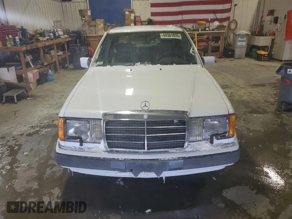 1992 Mercedes-Benz 300 with VIN WDBEA26D0NB615523, listed as a Copart auction lot 44381835 with 170,142 mi miles and Clean Title. Bid and sale history available at DreamBid. Image 5.