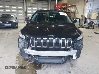 2015 Jeep Cherokee Latitude with VIN 1C4PJMCB5FW768854, listed as a IAAI auction lot 41246213 with 131,112 mi miles. Bid and sale history available at carsss.com. Image 12.