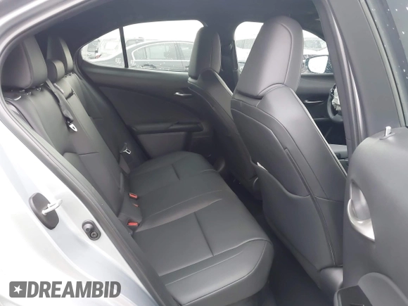 2024 Lexus UX 250h Premium z VIN JTHP6JBH7R2193351, wystawiony jako IAAI lot #42172680 z przebiegiem 10 072 mil mil oraz . Historia ofert i sprzedaży dostępna na DreamBid. Obrazek 8.