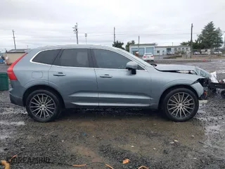 2018 Volvo XC60 Momentum with VIN YV4A22RK3J1093832, listed as a IAAI auction lot 40917553 with 115,056 mi miles. Bid and sale history available at carsss.com. Image 14.