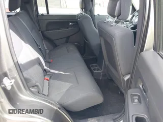 2012 Jeep Liberty Sport Latitude z VIN 1C4PJLAK7CW146409, wystawiony jako IAAI lot #41717779 z przebiegiem 136 290 mil mil oraz . Historia ofert i sprzedaży dostępna na DreamBid. Obrazek 8.