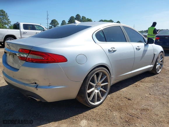 2015 Jaguar XF I4 T Premium with VIN SAJWA0FS6FPU73001, listed as a IAAI auction lot 42092684 with 126,956 mi miles. Bid and sale history available at carsss.com. Image 4.