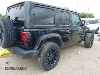 2024 Jeep Wrangler Sahara z VIN 1C4RJXP64RW270477, wystawiony jako IAAI lot #42782122 z przebiegiem Nie podano mil oraz . Historia ofert i sprzedaży dostępna na DreamBid. Obrazek 4.