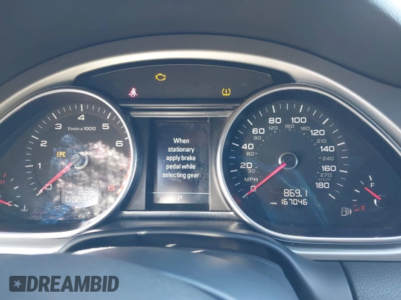 2015 Audi Q7 3.0T S line Prestige with VIN WA1DGAFE7FD010381, listed as a IAAI auction lot 40497702 with 167,046 mi miles. Bid and sale history available at carsss.com. Image 7.