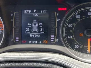 2020 Jeep Cherokee Latitude z VIN 1C4PJLCB6LD582449, wystawiony jako IAAI lot #42149389 z przebiegiem 121 499 mil mil oraz . Historia ofert i sprzedaży dostępna na DreamBid. Obrazek 15.