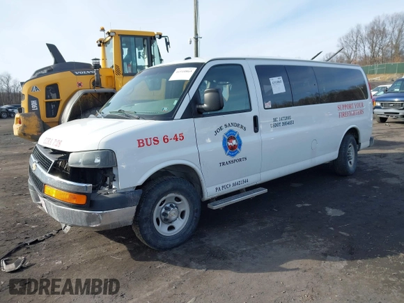 2015 Chevrolet Express Passenger LT z VIN 1GAZG1FGXF1172030, wystawiony jako IAAI lot #41510865 z przebiegiem 297 473 mil mil oraz . Historia ofert i sprzedaży dostępna na DreamBid. Obrazek 17.